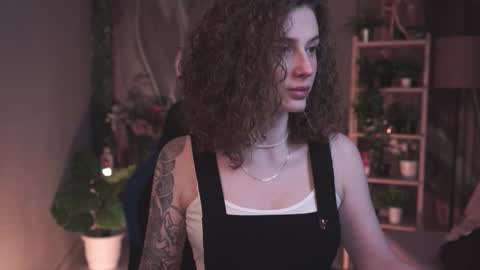 Snapshot of oliviamcclean chatting on 02-22-26, 11:03 Liv online show from 02-22-26, 11:03