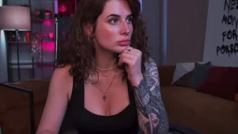 Snapshot of oliviamcclean chatting on 08-04-26, 02:48 Liv online show from 08-04-26, 02:48