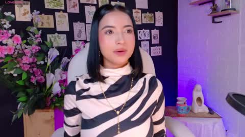 Snapshot of oliviamcneill chatting on 01-20-25, 12:28 Olivia Mcneill online show from 01-20-25, 12:28