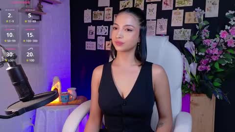 Snapshot of oliviamcneill chatting on 01-21-25, 12:29 Olivia Mcneill online show from 01-21-25, 12:29