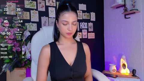 Snapshot of oliviamcneill chatting on 01-21-25, 06:45 Olivia Mcneill online show from 01-21-25, 06:45