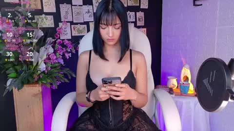 Snapshot of oliviamcneill chatting on 01-23-25, 12:30 Olivia Mcneill online show from 01-23-25, 12:30