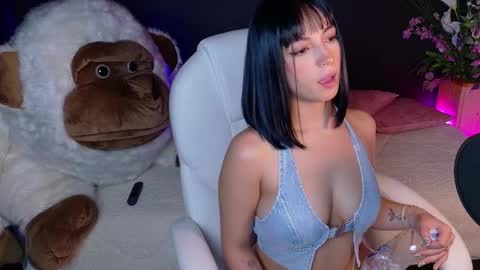 Snapshot of oliviamcneill chatting on 01-30-25, 02:06 Olivia Mcneill online show from 01-30-25, 02:06