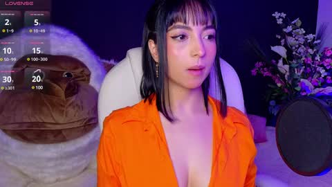 Snapshot of oliviamcneill chatting on 02-05-25, 01:00 Olivia Mcneill online show from 02-05-25, 01:00