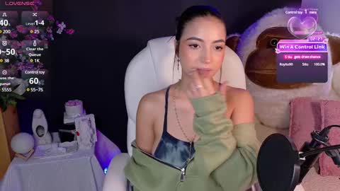 Snapshot of oliviamcneill chatting on 02-07-25, 12:39 Olivia Mcneill online show from 02-07-25, 12:39