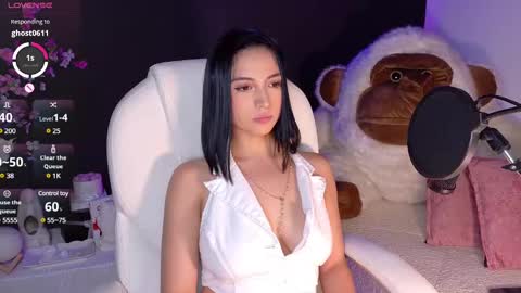 Snapshot of oliviamcneill chatting on 02-08-25, 11:45 Olivia Mcneill online show from 02-08-25, 11:45