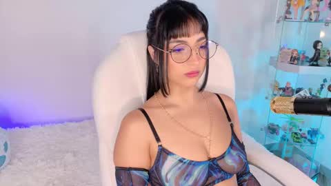 Snapshot of oliviamcneill chatting on 11-16-25, 08:14 Olivia Mcneill online show from 11-16-25, 08:14