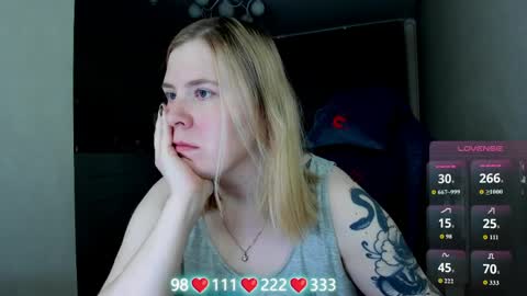 Snapshot of oliviamunk chatting on 06-07-26, 04:05 . online show from 06-07-26, 04:05