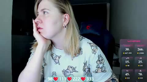 Snapshot of oliviamunk chatting on 06-16-26, 03:53 . online show from 06-16-26, 03:53
