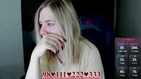 Snapshot of oliviamunk chatting on 06-19-26, 08:07 . online show from 06-19-26, 08:07