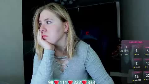 Snapshot of oliviamunk chatting on 06-21-26, 04:04 . online show from 06-21-26, 04:04