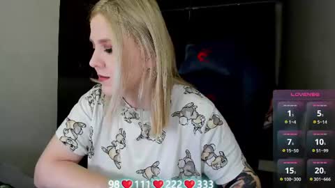 Snapshot of oliviamunk chatting on 06-24-26, 04:33 . online show from 06-24-26, 04:33