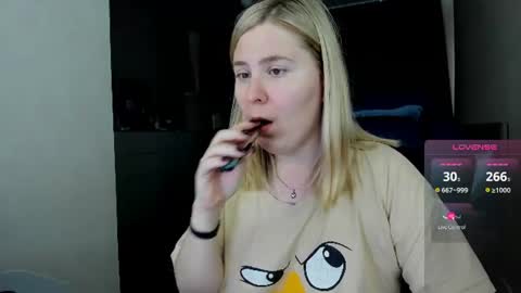 Snapshot of oliviamunk chatting on 07-11-26, 05:43 . online show from 07-11-26, 05:43