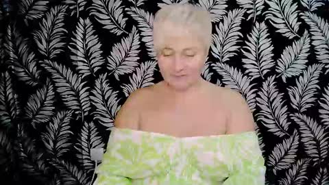 Snapshot of oliviaoskar_ chatting on 12-06-24, 05:55 Kelly online show from 12-06-24, 05:55