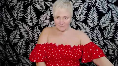 Snapshot of oliviaoskar_ chatting on 12-20-24, 01:43 Kelly online show from 12-20-24, 01:43