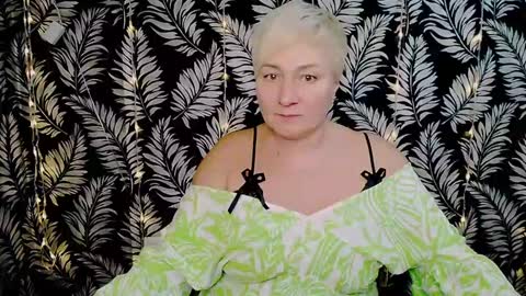 Snapshot of oliviaoskar_ chatting on 12-21-24, 03:42 Kelly online show from 12-21-24, 03:42