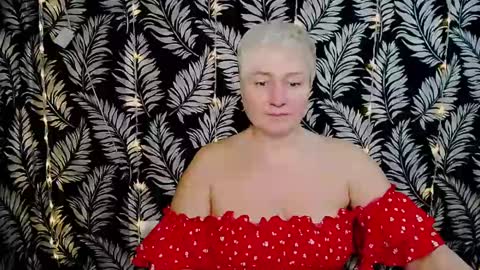 Snapshot of oliviaoskar_ chatting on 12-24-24, 12:33 Kelly online show from 12-24-24, 12:33