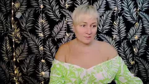 Snapshot of oliviaoskar_ chatting on 12-28-24, 12:13 Kelly online show from 12-28-24, 12:13