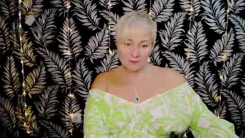 Snapshot of oliviaoskar_ chatting on 12-28-24, 03:15 Kelly online show from 12-28-24, 03:15
