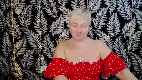 Snapshot of oliviaoskar_ chatting on 12-29-24, 12:01 Kelly online show from 12-29-24, 12:01