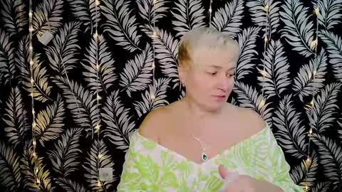 Snapshot of oliviaoskar_ chatting on 12-30-24, 12:09 Kelly online show from 12-30-24, 12:09