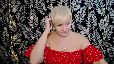 Snapshot of oliviaoskar_ chatting on 01-05-25, 12:10 Kelly online show from 01-05-25, 12:10