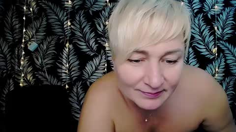 Snapshot of oliviaoskar_ chatting on 01-10-25, 03:37 Kelly online show from 01-10-25, 03:37