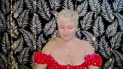 Snapshot of oliviaoskar_ chatting on 01-12-25, 03:03 Kelly online show from 01-12-25, 03:03