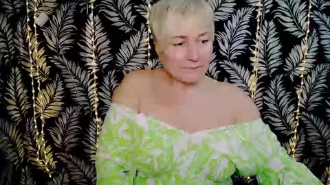 Snapshot of oliviaoskar_ chatting on 02-03-25, 02:55 Kelly online show from 02-03-25, 02:55
