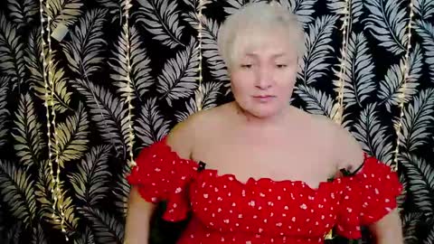 Snapshot of oliviaoskar_ chatting on 02-10-25, 12:29 Kelly online show from 02-10-25, 12:29