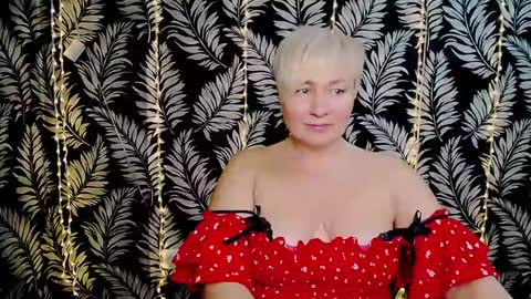 Snapshot of oliviaoskar_ chatting on 02-10-25, 03:32 Kelly online show from 02-10-25, 03:32