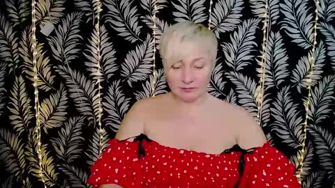 Snapshot of oliviaoskar_ chatting on 02-16-25, 03:27 Kelly online show from 02-16-25, 03:27