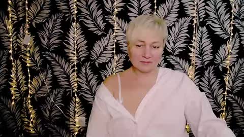 Snapshot of oliviaoskar_ chatting on 03-03-25, 03:31 Kelly online show from 03-03-25, 03:31