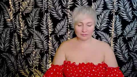 Snapshot of oliviaoskar_ chatting on 09-11-25, 11:32 Kelly online show from 09-11-25, 11:32