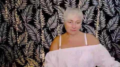 Snapshot of oliviaoskar_ chatting on 10-10-25, 11:42 Kelly online show from 10-10-25, 11:42