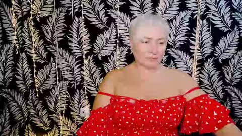 Snapshot of oliviaoskar_ chatting on 10-12-25, 11:20 Kelly online show from 10-12-25, 11:20