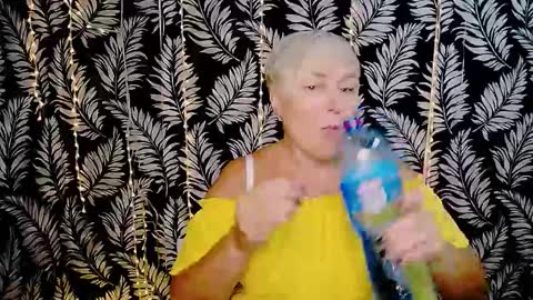 Snapshot of oliviaoskar_ chatting on 10-14-25, 11:11 Kelly online show from 10-14-25, 11:11