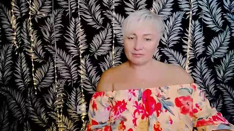 Snapshot of oliviaoskar_ chatting on 10-17-25, 11:35 Kelly online show from 10-17-25, 11:35