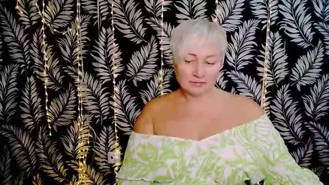 Snapshot of oliviaoskar_ chatting on 10-19-25, 11:22 Kelly online show from 10-19-25, 11:22