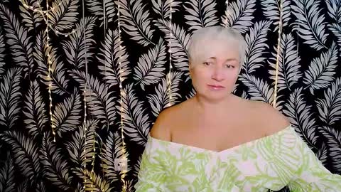 Snapshot of oliviaoskar_ chatting on 10-20-25, 11:32 Kelly online show from 10-20-25, 11:32