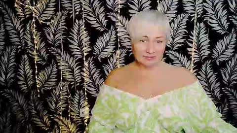 Snapshot of oliviaoskar_ chatting on 10-26-25, 12:22 Kelly online show from 10-26-25, 12:22