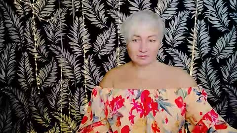 Snapshot of oliviaoskar_ chatting on 10-27-25, 12:42 Kelly online show from 10-27-25, 12:42