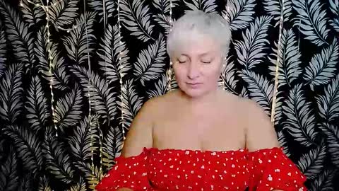Snapshot of oliviaoskar_ chatting on 10-31-25, 11:00 Kelly online show from 10-31-25, 11:00