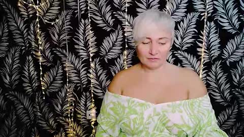 Snapshot of oliviaoskar_ chatting on 11-03-25, 11:11 Kelly online show from 11-03-25, 11:11