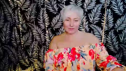 Snapshot of oliviaoskar_ chatting on 11-17-25, 01:50 Kelly online show from 11-17-25, 01:50