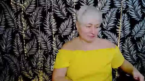 Snapshot of oliviaoskar_ chatting on 11-21-25, 11:20 Kelly online show from 11-21-25, 11:20