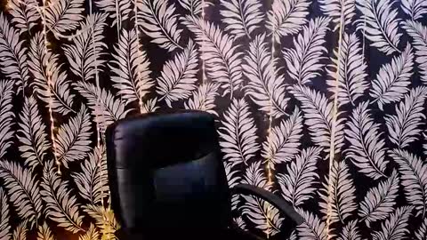 Snapshot of oliviaoskar_ chatting on 11-24-25, 12:38 Kelly online show from 11-24-25, 12:38