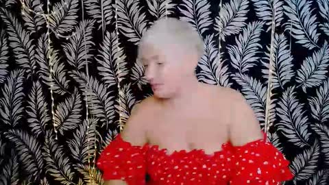 Snapshot of oliviaoskar_ chatting on 11-27-25, 12:18 Kelly online show from 11-27-25, 12:18