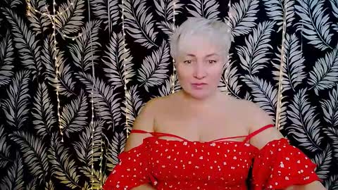 Snapshot of oliviaoskar_ chatting on 11-30-25, 03:05 Kelly online show from 11-30-25, 03:05