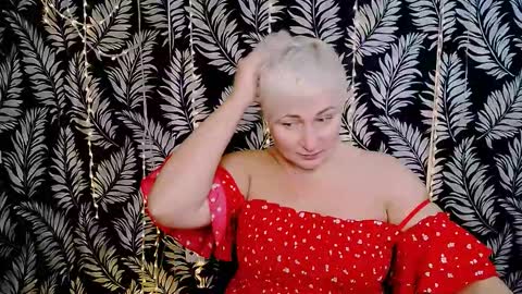 Snapshot of oliviaoskar_ chatting on 12-01-25, 12:54 Kelly online show from 12-01-25, 12:54